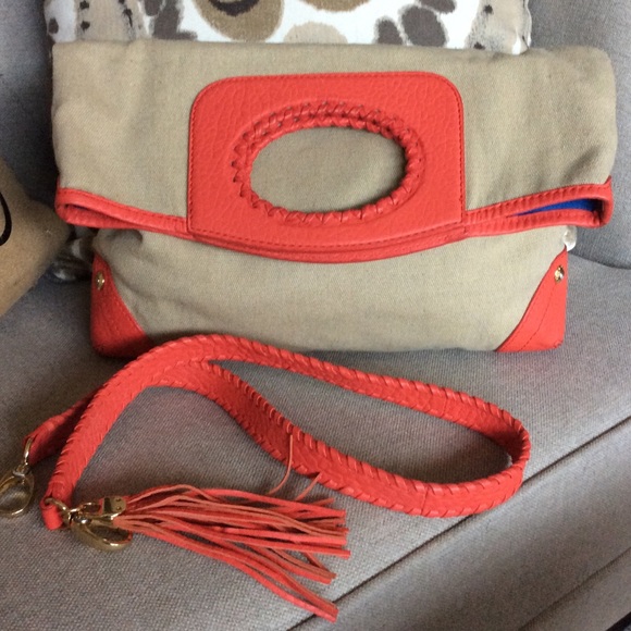 HENRI BENDEL MAGAZINE TOTE 🍁 - Picture 2 of 5